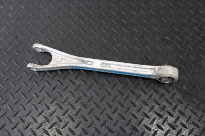 rameno levý záď MASERATI LEVANTE M161 06700028080