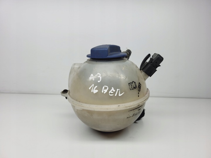 Ausdehnungsbehälter des Gasses AUDI A3 8L 1.6B