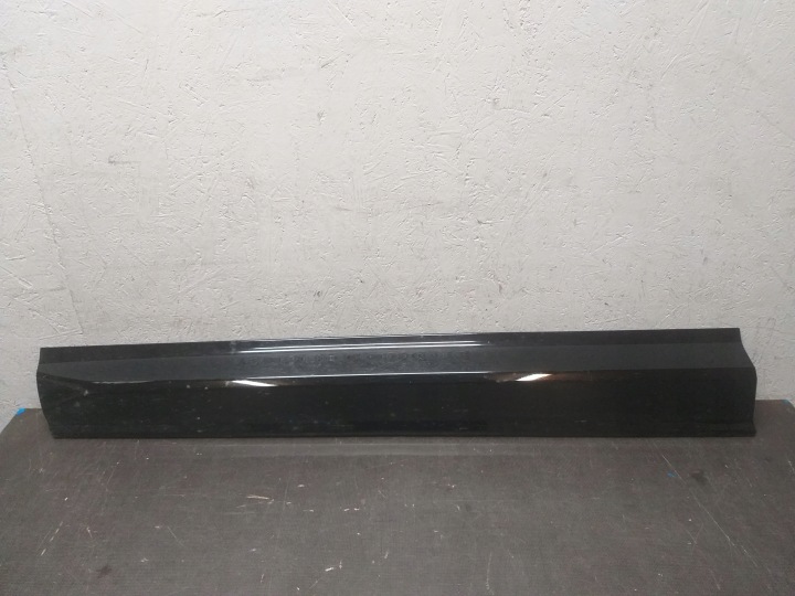 PORTIÈRE MOULAGE GAUCHE AVANT VOLVO XC60 II 2 31440302