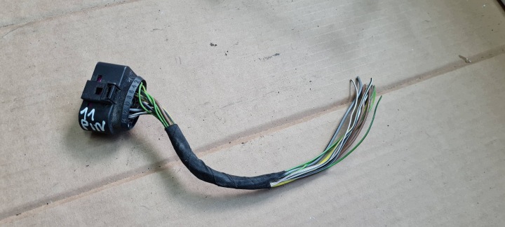 Q5 8R SQ5 LIFT connector contact stecker leuchte 1J0973737 A4 B8 A5 8T A6 C7 4G A7