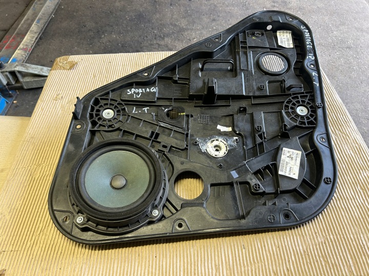 KIA SPORTAGE IV window regulator left rear part