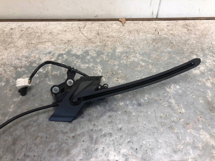 Micro moteur PROWADNICA ROLETY Droit MERCEDES W212 KOMBI LIFT A2128203042