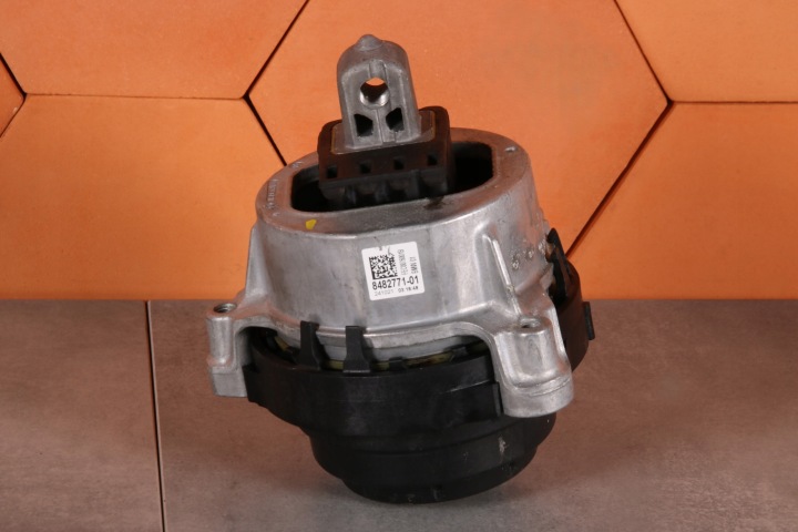 BMW G30 G31 B47 B47B B47D B47F XD5O Supporti motore usato sinistra 8482771 20 km !!!