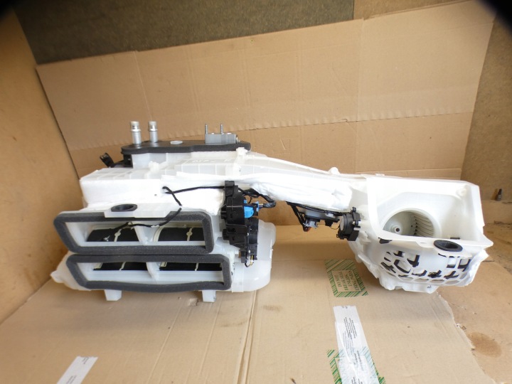 fütötest PEUGEOT 3008 II 9808800380 Europa