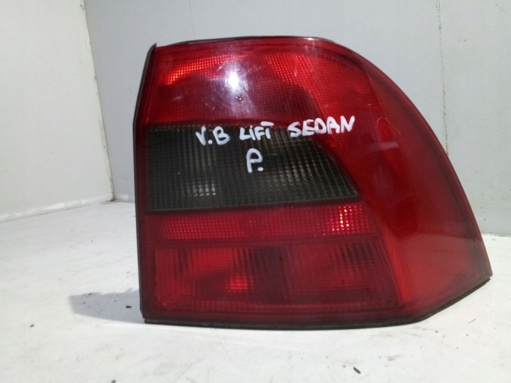 Opel Vectra B lift Sedan Licht rechts heck hinten