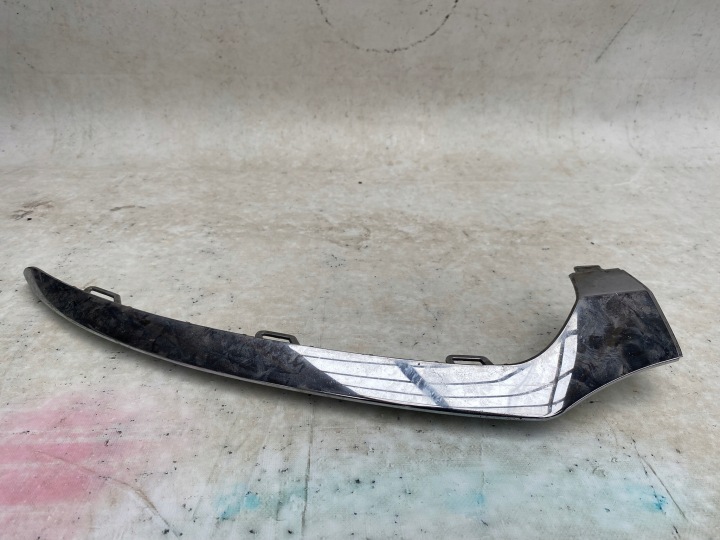 MERCEDES C KLASA W205 AMG moulding of a bumper right front CHROM