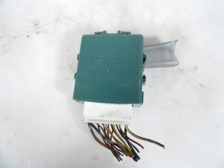 TOYOTA YARIS and module door 85980-0D010