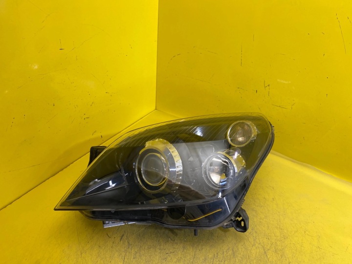 Feux phare Gauche Opel Astra III H Bi-Xenon nieskretna