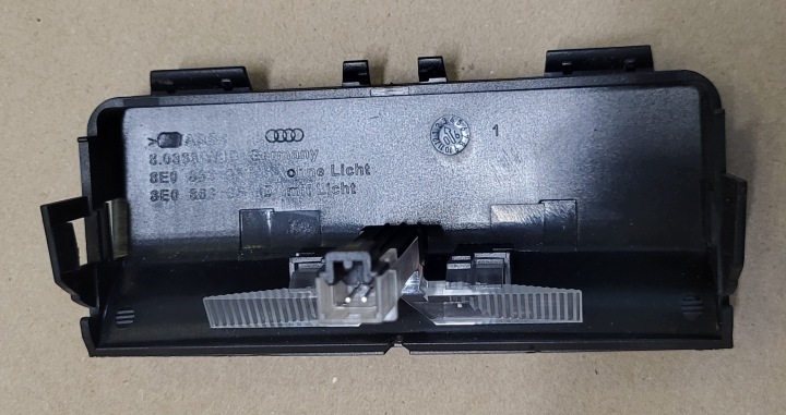 zaštita utikač vratašca TUNELU pretinca ZAPALNICZKI stražnji dio LED AUDI A4 B6 B7 OE