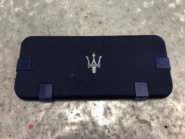 ZESTAW NARZEDZI UCHO KLUCZE MASERATI QUATTROPORTE VI 06700045310