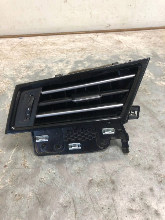 Lüftungsgitter des lüfters links vorne VW PASSAT B8 LIFT 3G1819701E