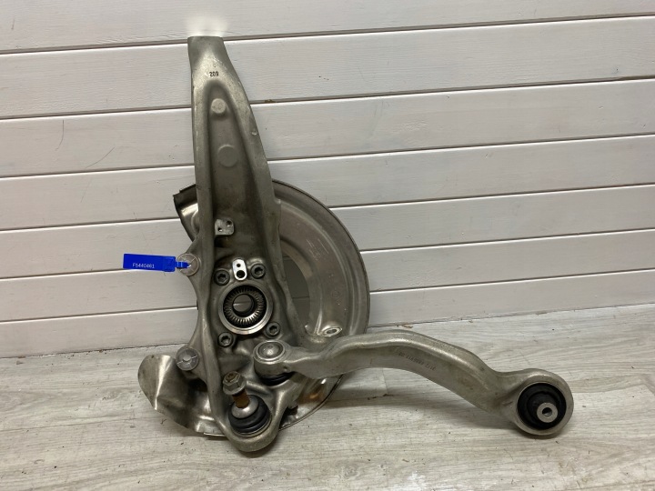 BMW G30 G31 glavčina lijevi prednji dio X-DRIVE 6884385