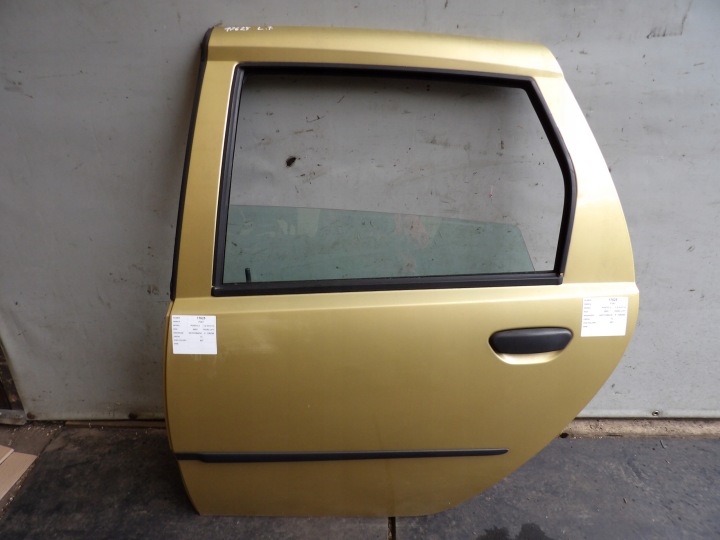 Fiat Punto II ajtó hátsó bal lak. 527 HB 5D