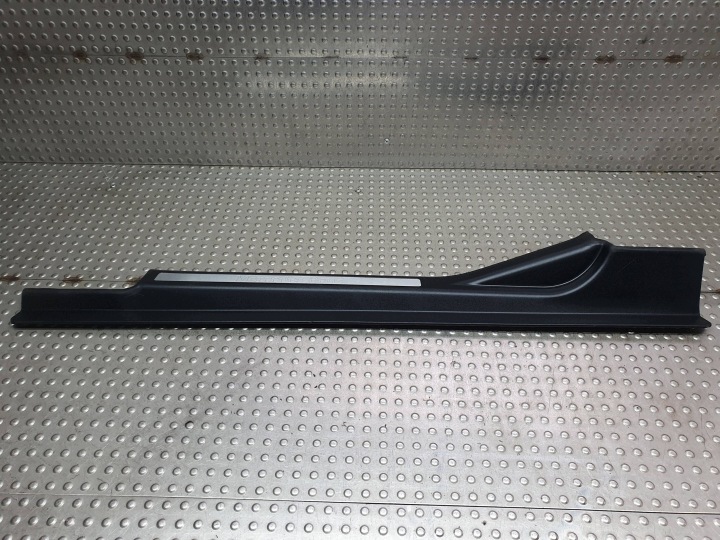 leiste schutzleiste schwellen links vorne A2036800735 MERCEDES W203