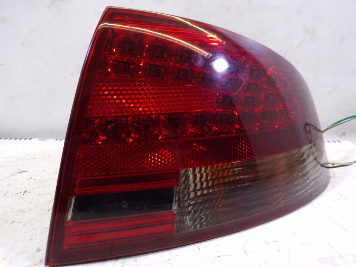 light rear rear part right AUDI A4 B7 LED POROWNAJ colour of glass ZE SWOIMI LAMPAMI