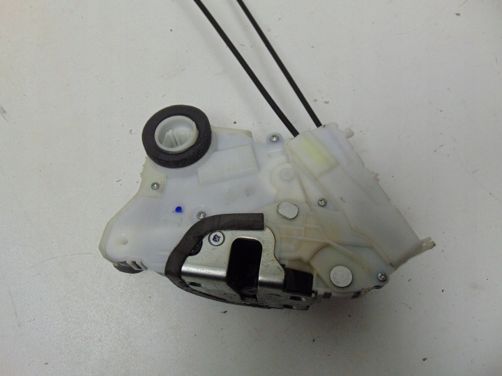 Toyota yaris ii zámek vlevo vpředu 6 pin 8