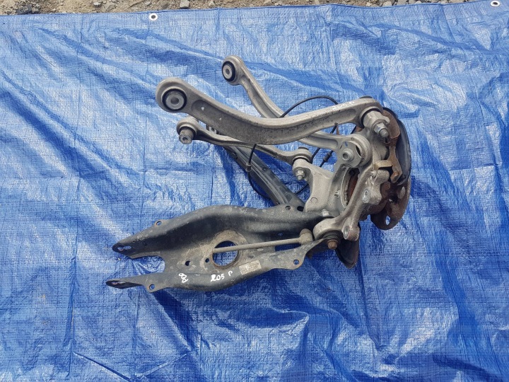 MERCEDES W205 čepu poloos rameno pravý záď zadní otoč