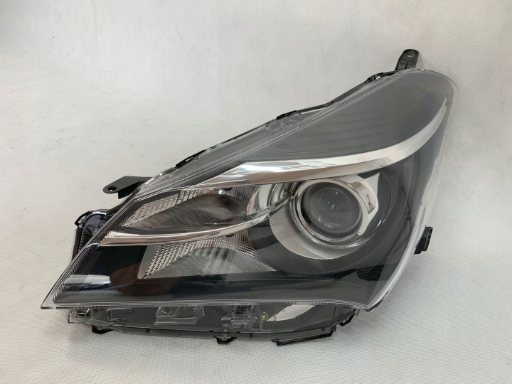 Reflektor links Toyota Yaris 3 III FL 17r soczewkowy 03.25