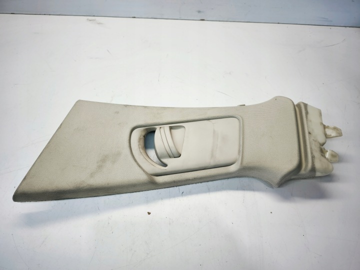 kryt POSZYCIA SLUPKA B levá AUDI A4 B8 8K0867281B V95 KRAMOWA