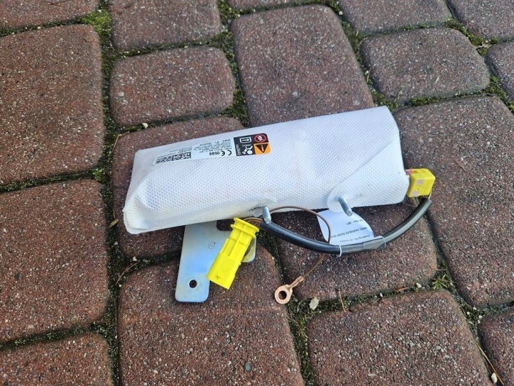 seat airbag rear part of the rear fotelowka left kanapy Opel Insignia B 84263433