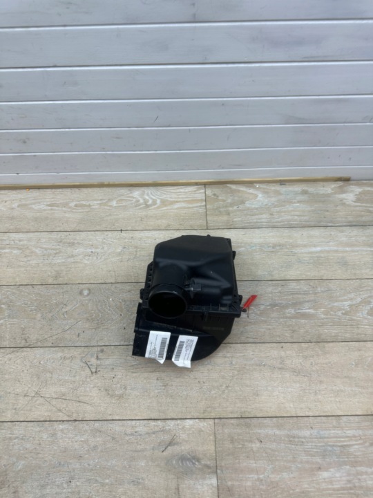 cover of a filter, air BMW 5 6 8 G30 G32 G15 G16 7643301