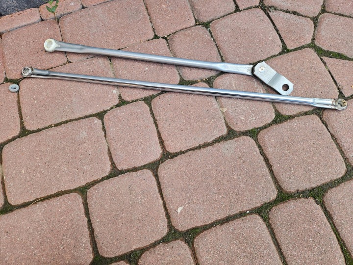 metlica wsporniki mechanizmu brisača Toyota Camry VIII XV70 85110-33432