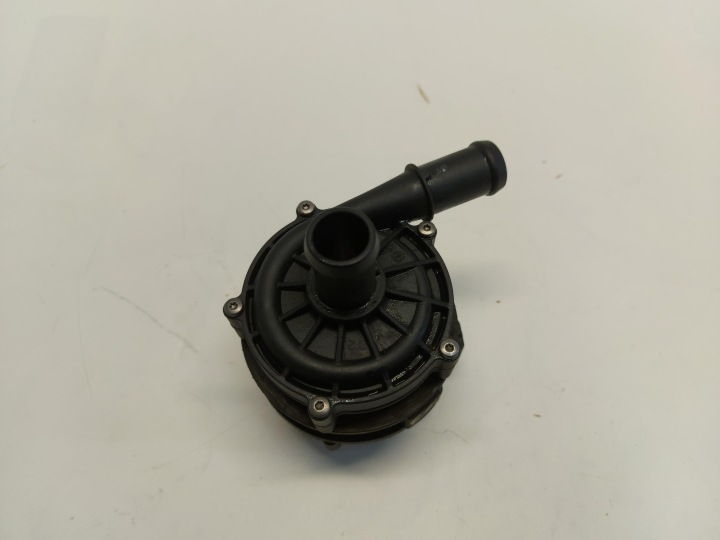 VOLVO XC40 LIFT Supplementare Pompa ausiliaria acqua motore 32257968