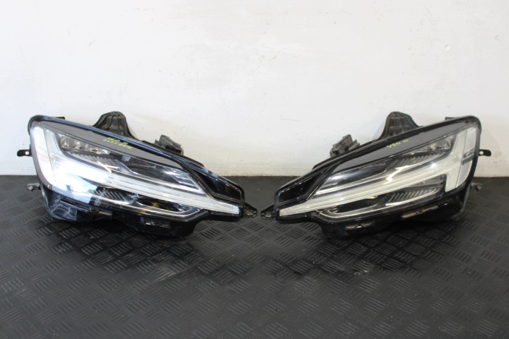 Feux phare Feux phare LED Avant 32228816 32228815 VOLVO S60 V60 III 3 2.0D