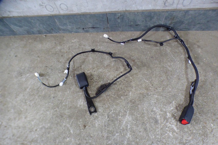 zapinka supports left right front 1067877 stbdb TOYOTA YARIS III