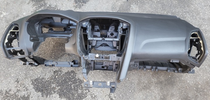 tableau de bord console habitacle voiture FORD FOCUS MK3 III LIFT BM51A018W18 d’origine.