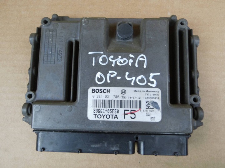 Toyota Avensis T27 T29 1.6 D computer centralina motore ECU 89661-05F50