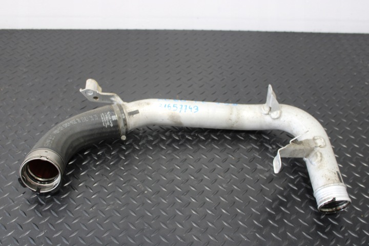 hose wiring of the intercooler VOLVO XC60 LIFT 2016 31657743