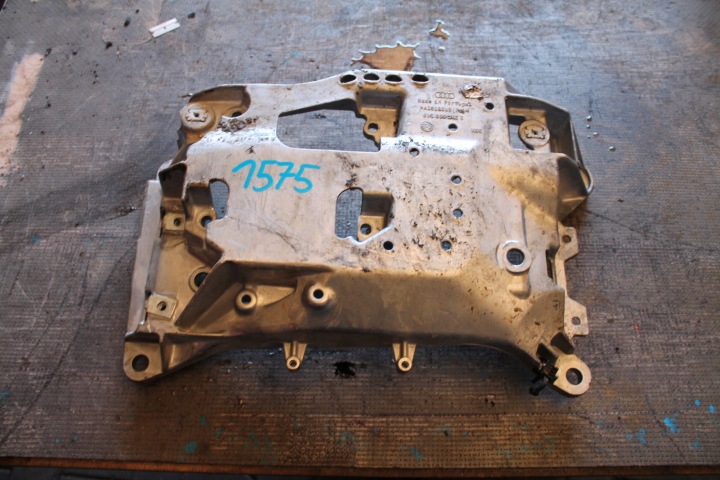 1575. support gearboxes of the gear AUDI 8B3399263G