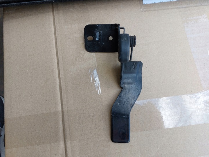 RYGIEL du capot NISSAN QASHQAI II J11