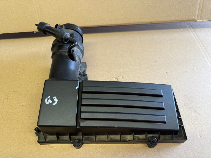 AUDI Q3 8U LIFT 2.0 TDI cover of a filter, air 5N0129601K