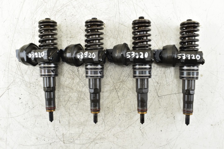 injecteur VW PASSAT B6 GOLF V SKODA SUPERB II 1.9 TDI 038130073BN