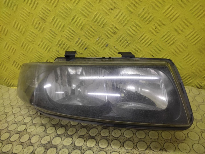 SEAT LEON and REFLEKTOR light right front