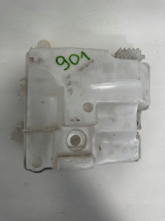 Ford Focus MK3 LIFT tank washers