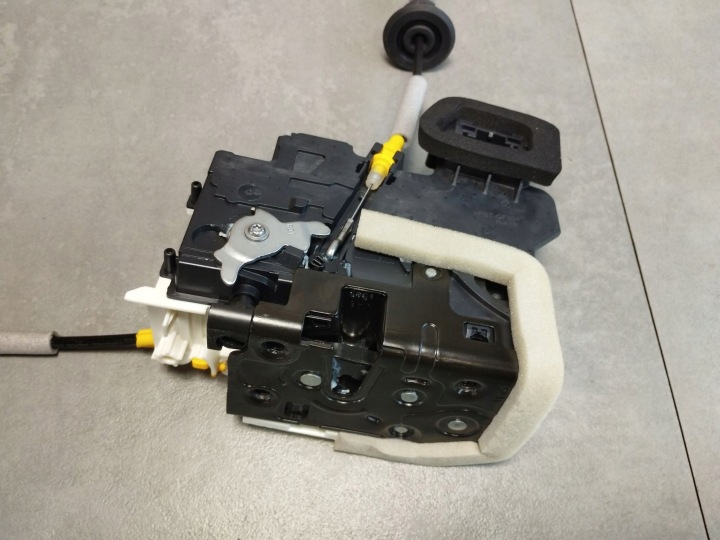 Audi A5 b10 de la Serrure Portière Droite Avant 85B837016E
