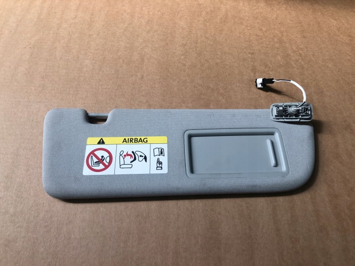 AUDI Q8 kryt PRZECIWSLONECZNA pravá 4M8857552C
