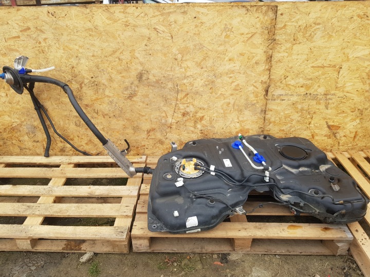MERCEDES GLS X167 2022 DIESEL behälter kraftstofftank kraftstoffpumpe förderpumpe A1674700594