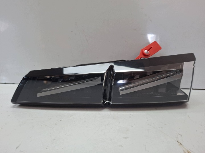 licht hinten rechts für die heckklappe 9835300380 PEUGEOT 308 T10 2021