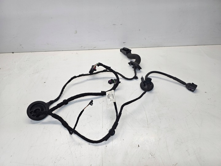 svazek dveře pravý levý záď AUDI Q3 8U 8U0971687B