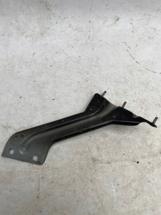AUDI Q5 8R Stütze Halter des Kotflügels rechts vorne 8R0821136