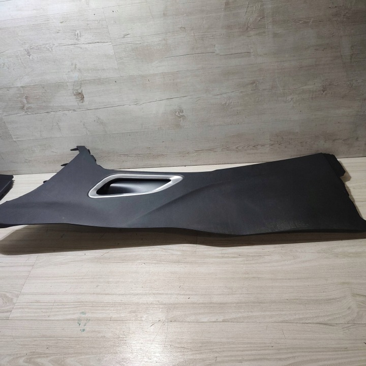 side of the central left side Jaguar F-Pace CM80485