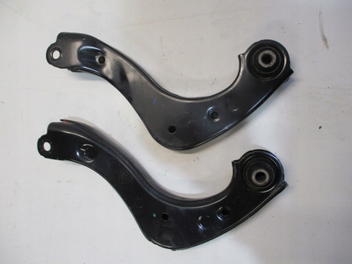 BRACCETTO BRACCIO CONSOLLE POSTERIORE LEXUS UX 1,8HYB