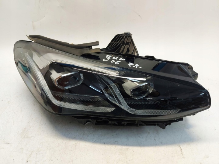 BMW U06 220d light right front RHD UK 5a42252