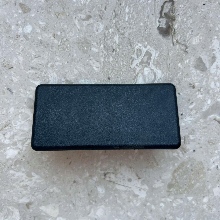 FORD C-MAX a KUGA zámok Kľučka skrinky spolujazdca 2S61A06104AA