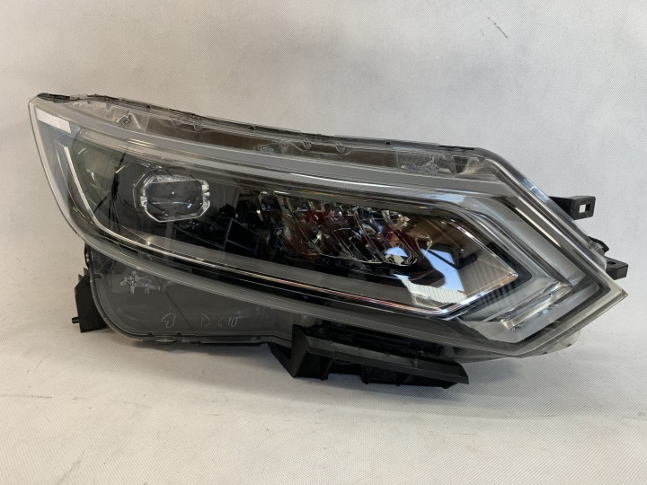 feu avant droit reflektor Nissan Qashqai 2 J11 FL 17r F.Led Lift 08.26