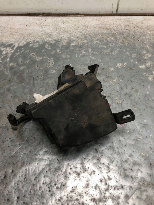 Skrinka poistiek FORD FIESTA MK7 8V5T-14K012